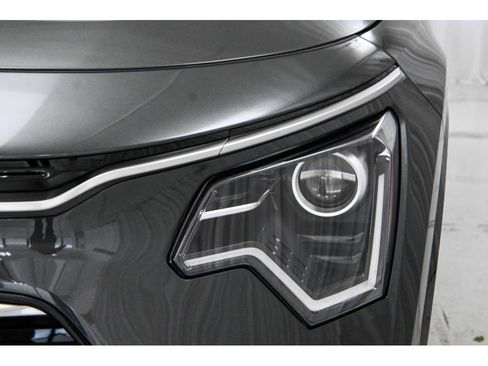 New 2026 Kia Niro FWD image 9