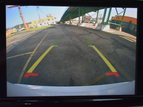 Used 2025 Chrysler Pacifica Select FWD image 28