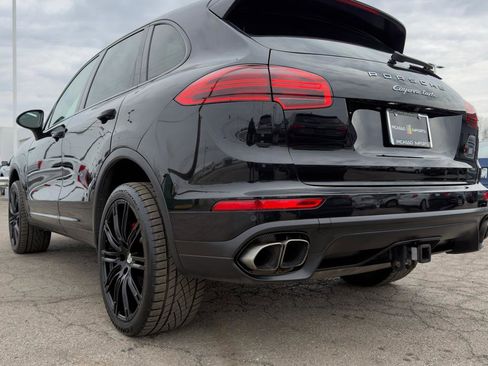 Used 2015 Porsche Cayenne Turbo image 9