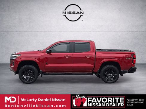Used 2025 Chevrolet Colorado Z71 w/ Technology Package AWD/4WD image 3
