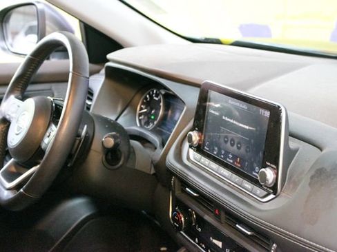 Used 2021 Nissan Rogue S FWD image 10