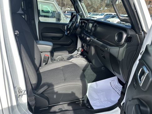 Used 2021 Jeep Gladiator Sport AWD/4WD image 3