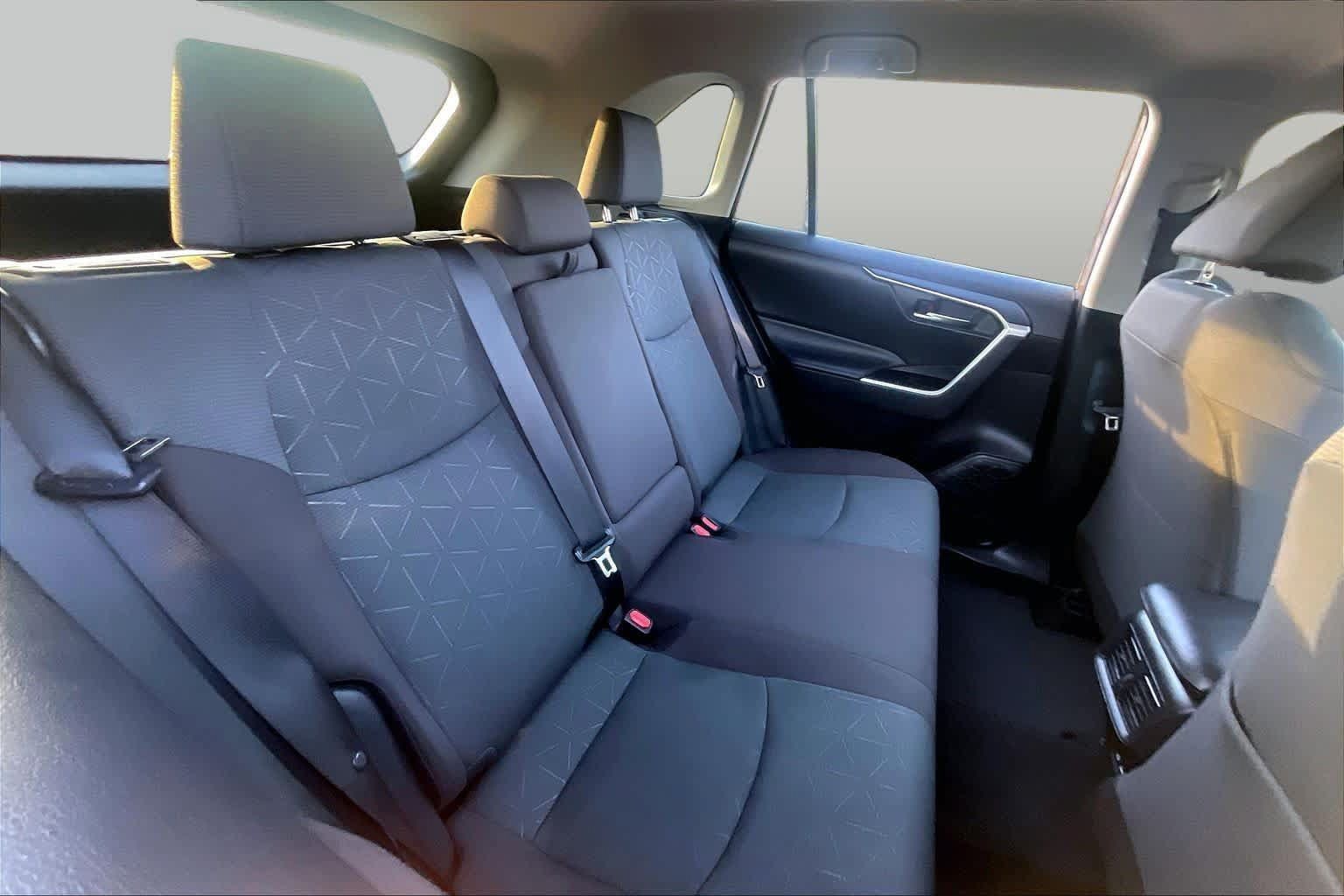 Used 2025 Toyota RAV4 XLE FWD image 19