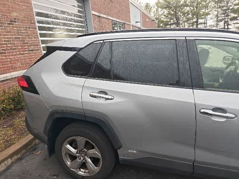 Used 2019 Toyota RAV4 Limited w/ Carpet Mat Package AWD/4WD image 3