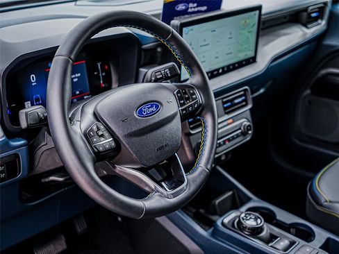 Used 2025 Ford Maverick Lobo AWD/4WD image 10