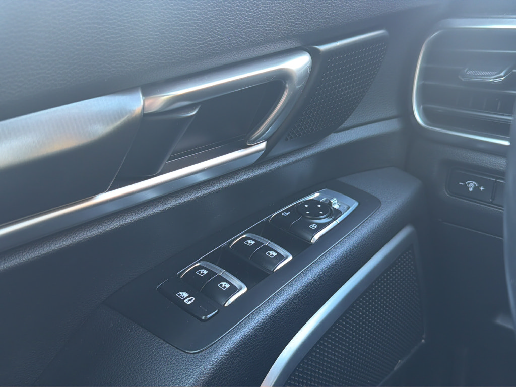 Used 2024 Kia Telluride LX FWD image 40