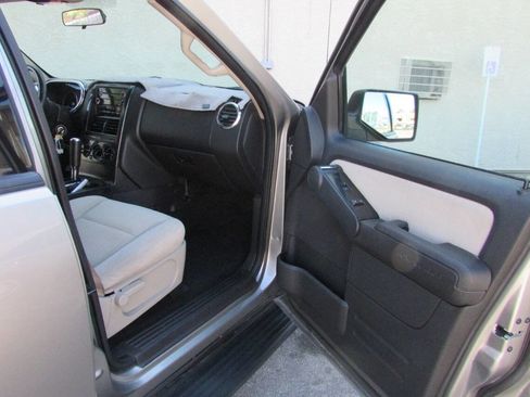 Used 2008 Ford Explorer XLT image 27