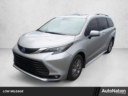Used 2025 Toyota Sienna XLE