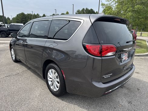 Used 2019 Chrysler Pacifica Touring Plus w/ Advanced Safetytec Group FWD image 5