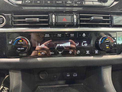 Used 2023 Nissan Pathfinder SL w/ SL Premium Package AWD/4WD image 17