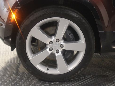 Used 2023 Land Rover Defender 130 SE image 15