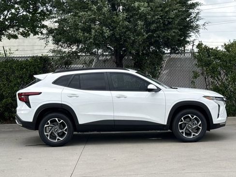 New 2026 Chevrolet Trax LT FWD image 3