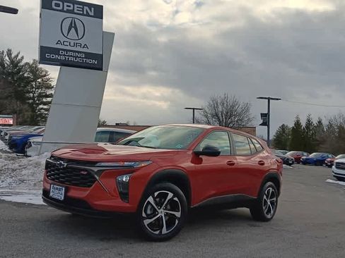Used 2024 Chevrolet Trax RS w/ Sunroof Package image 1