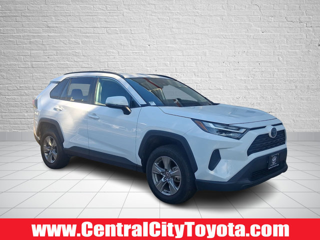 Used 2025 Toyota RAV4 XLE AWD/4WD image 1