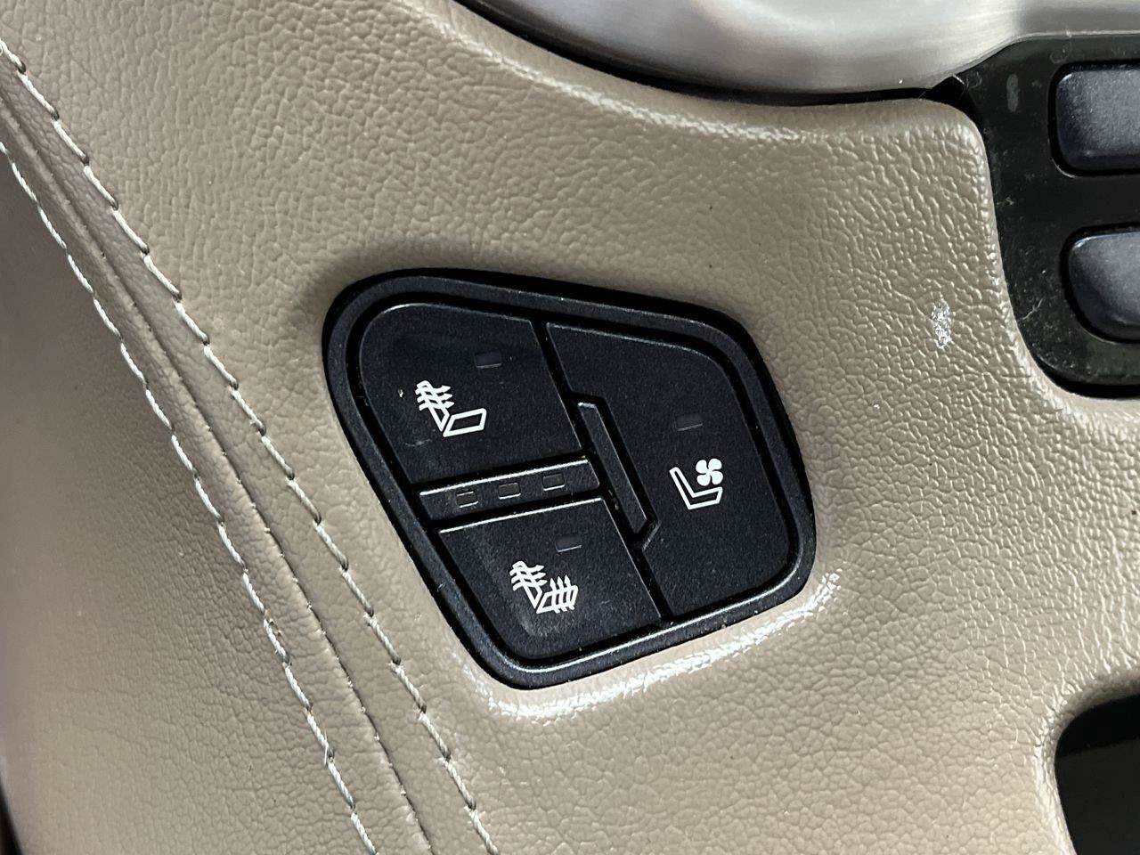 Used 2019 GMC Yukon SLT w/ HD Trailering Package AWD/4WD image 24