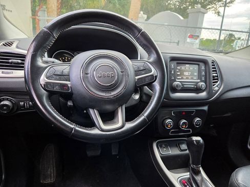 Used 2018 Jeep Compass Latitude FWD image 25