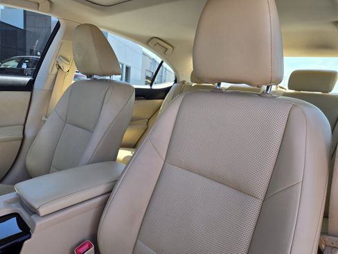 Used 2014 Lexus ES 350 w/ Premium Package FWD image 16