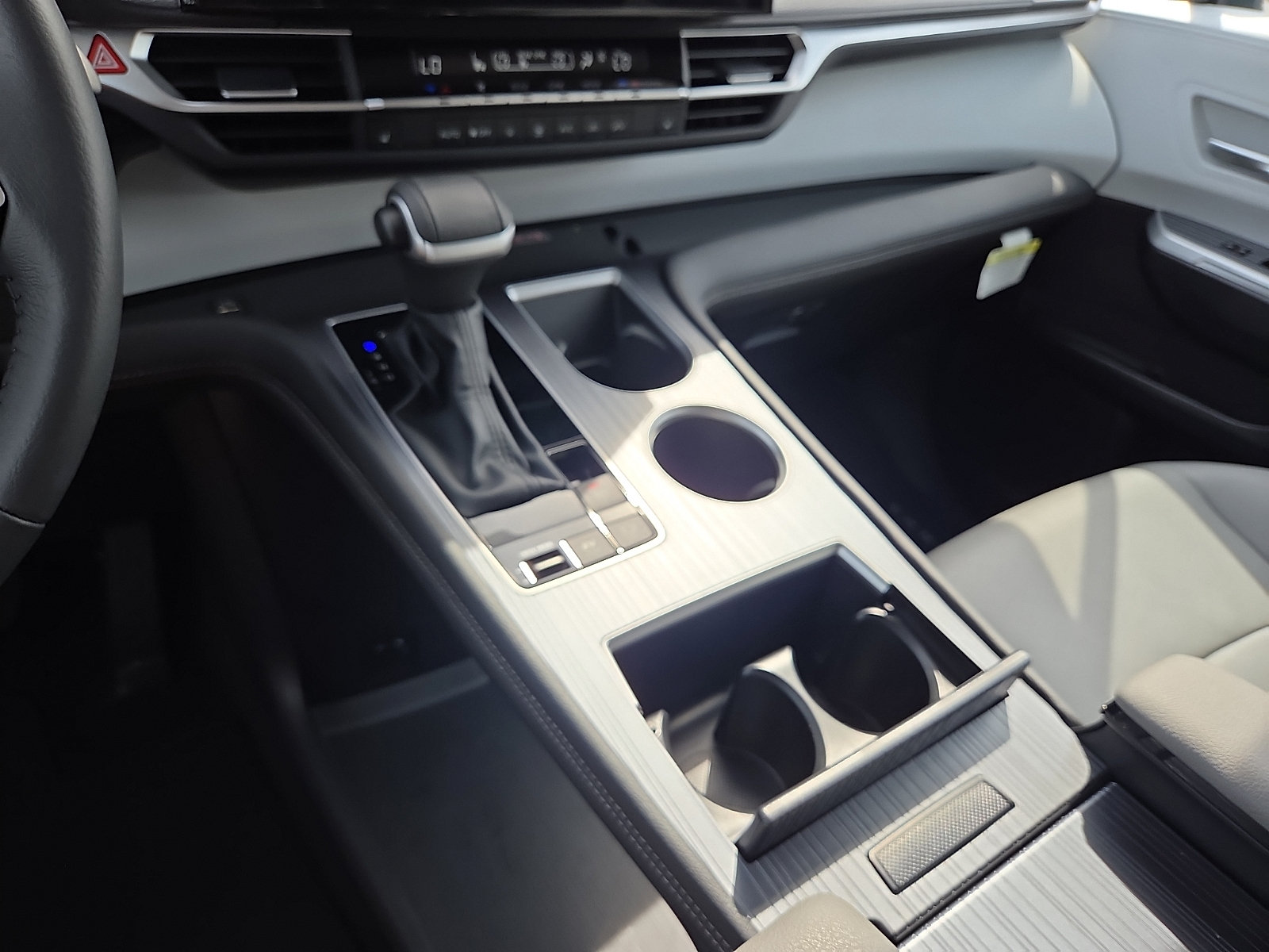 Used 2025 Toyota Sienna XLE FWD image 25