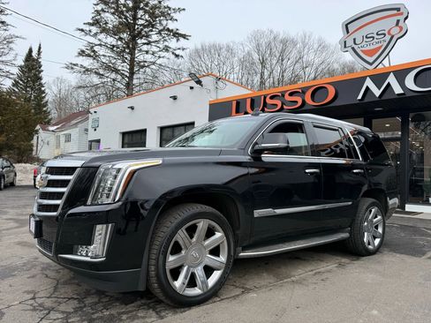 Used 2016 Cadillac Escalade Premium image 3