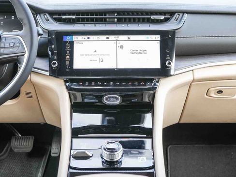 New 2026 Jeep Grand Cherokee L Limited w/ Luxury Tech Group II AWD/4WD image 15