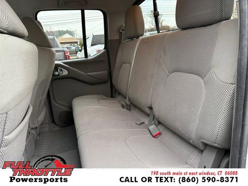 Used 2015 Nissan Frontier SV image 21