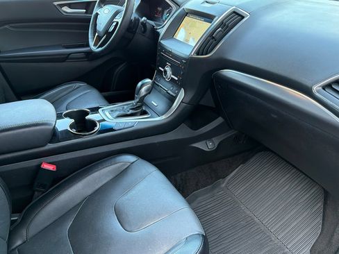 Used 2018 Ford Edge Titanium w/ Equipment Group 302A AWD/4WD image 15