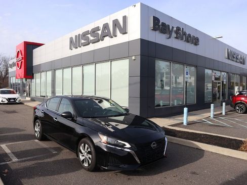 Certified 2025 Nissan Altima 2.5 S FWD image 2