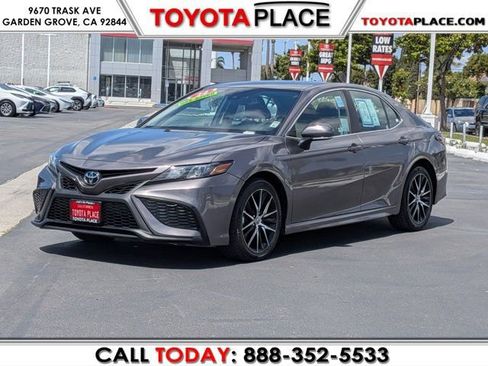 Used 2024 Toyota Camry SE w/ Cold Weather Package AWD/4WD image 1
