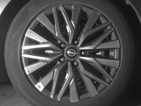 Used 2025 Nissan Altima 2.5 SV FWD image 16