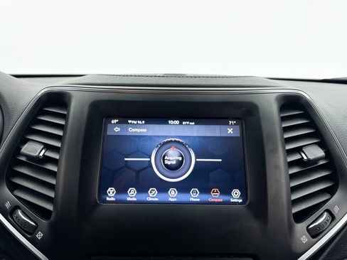 Used 2019 Jeep Cherokee Latitude Plus w/ Comfort/Convenience Group AWD/4WD image 4