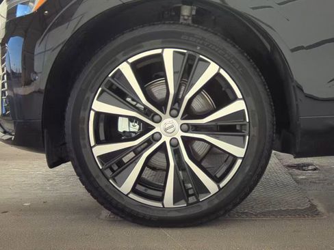 Used 2025 Volvo XC60 B5 Plus image 14