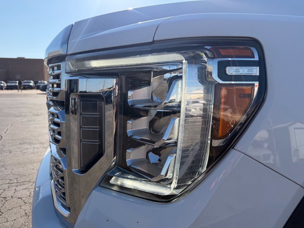 Used 2021 GMC Sierra 3500 Denali w/ Denali Ultimate Package AWD/4WD image 11