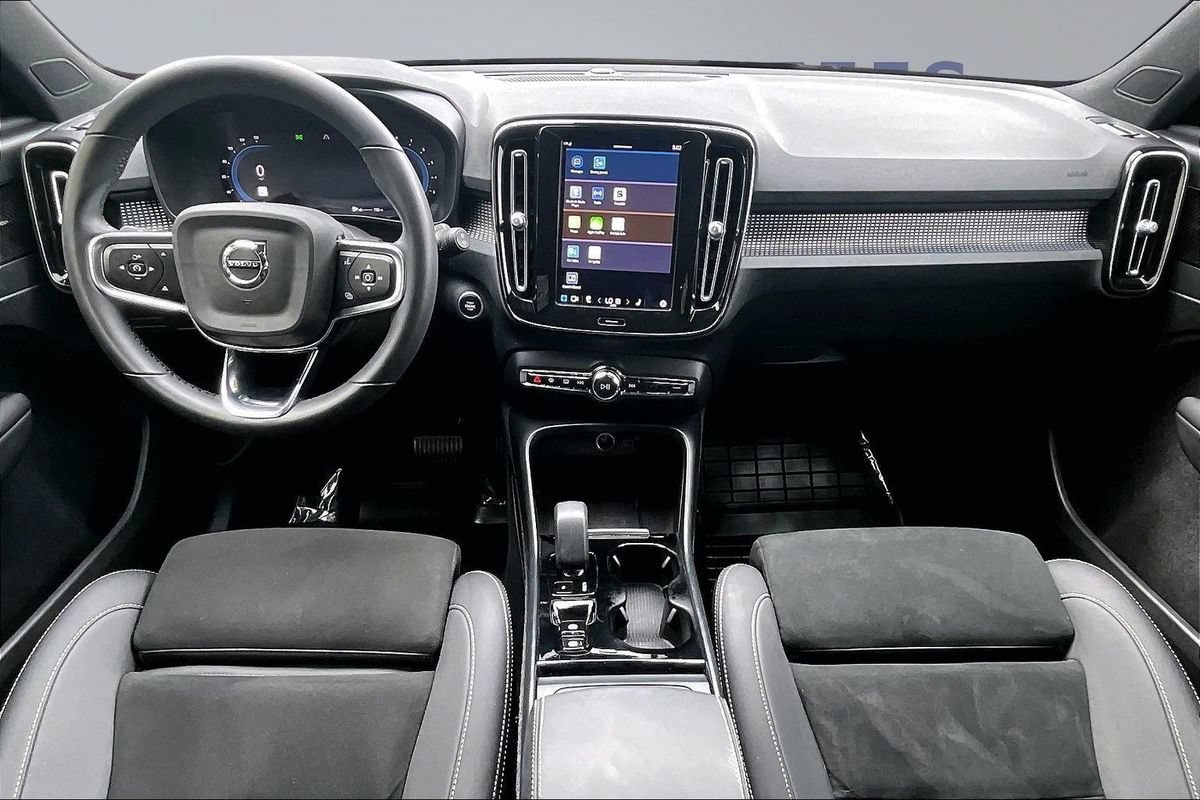Used 2023 Volvo XC40 B4 Ultimate w/ Protection Package Premier FWD image 7