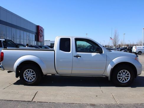 Used 2017 Nissan Frontier SV image 6