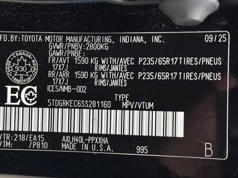 Used 2025 Toyota Sienna XLE FWD image 29
