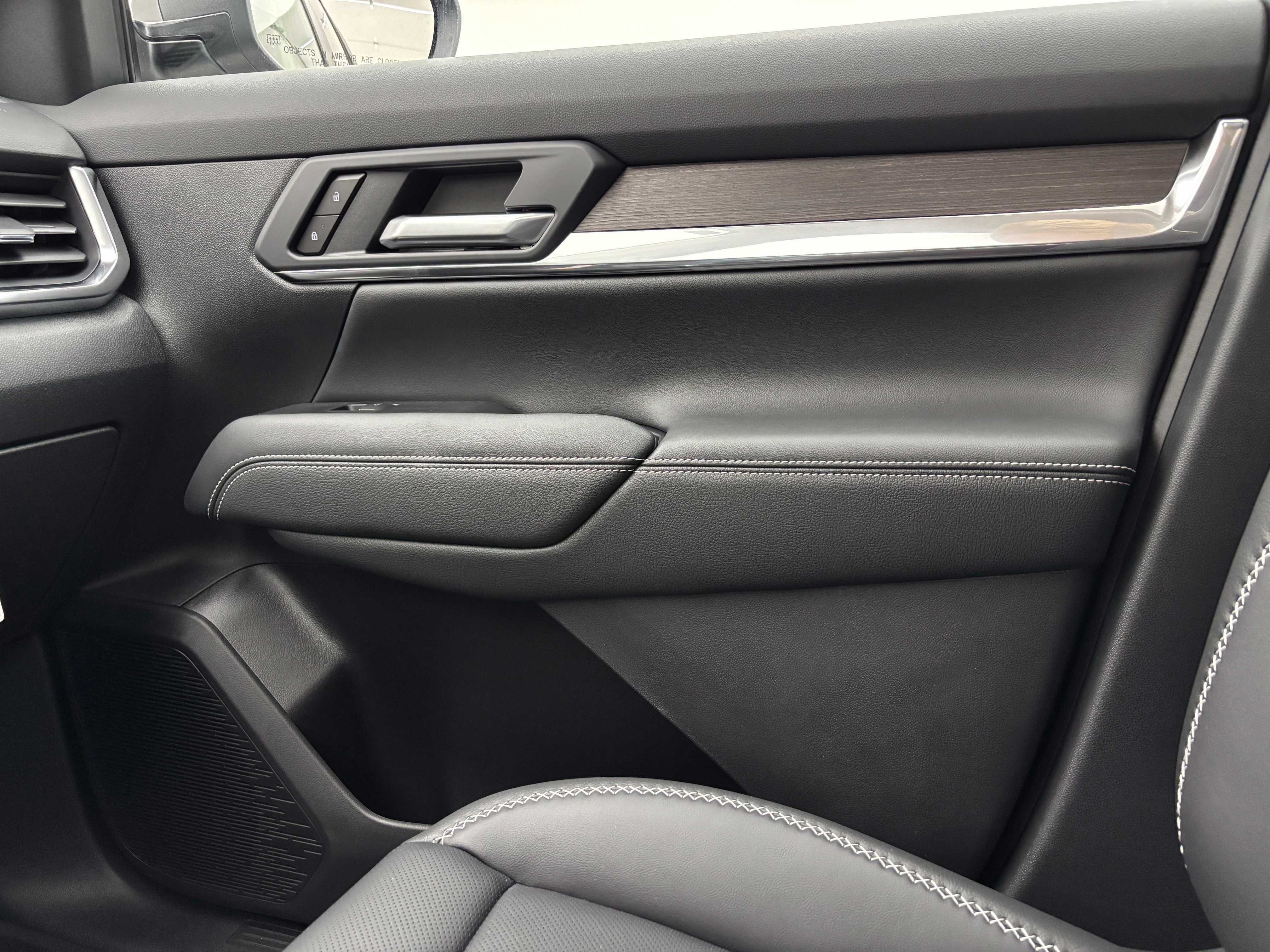 New 2027 GMC Terrain Denali w/ LPO, Floor Liner Package AWD/4WD image 44