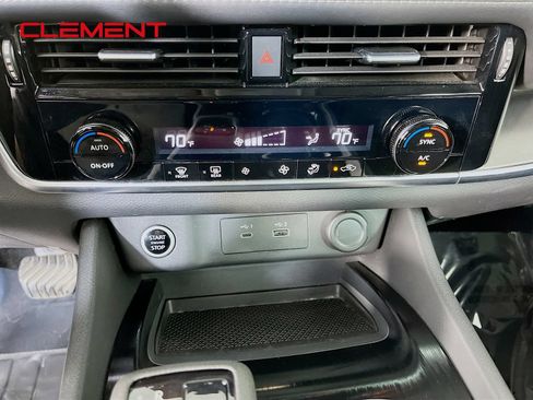 Used 2022 Nissan Rogue SV FWD image 22