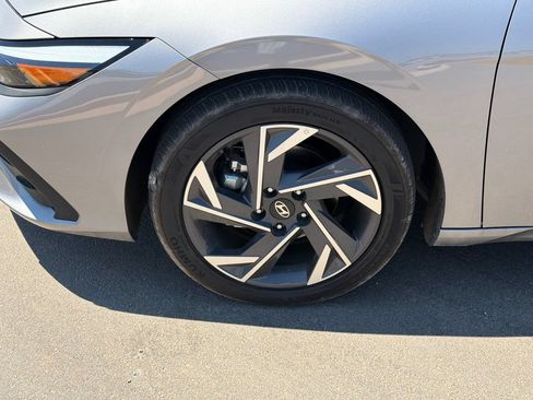 Certified 2025 Hyundai Elantra Sport FWD image 11