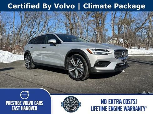 Certified 2025 Volvo V60 B5 Cross Country Plus image 1