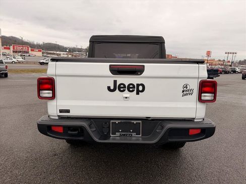 Used 2023 Jeep Gladiator Sport image 5
