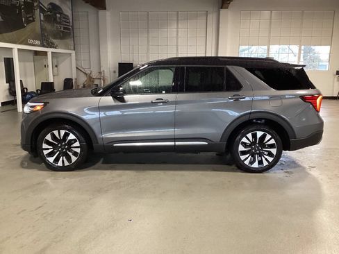 Used 2026 Ford Explorer Platinum w/ LUX Leather Package AWD/4WD image 2