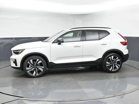 New 2026 Volvo XC40 B5 Plus w/ Climate Package AWD/4WD image 6