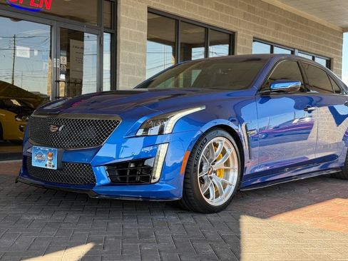 Used 2018 Cadillac CTS V w/ Luxury Package RWD image 86