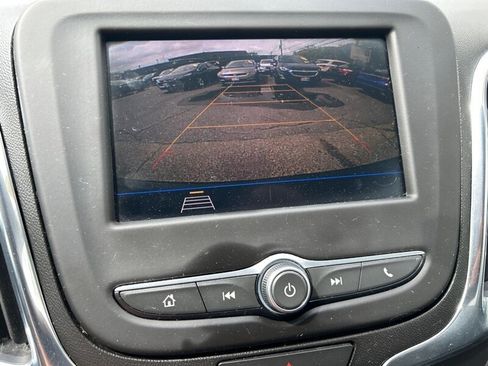 Used 2021 Chevrolet Equinox LT w/ Driver Convenience Package image 15