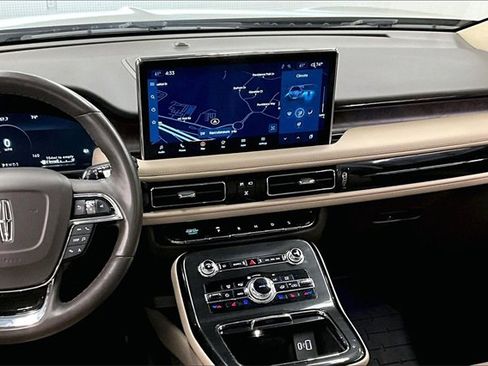 Used 2022 Lincoln Nautilus Reserve w/ Monochromatic Package image 6