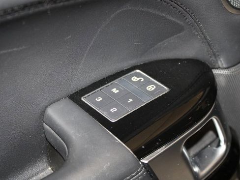 Used 2017 Land Rover Range Rover Supercharged image 32