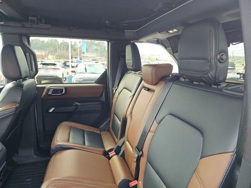 Used 2024 Ford Bronco Outer Banks image 11