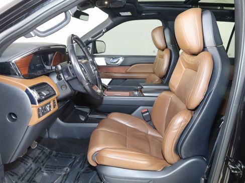 Used 2022 Lincoln Navigator Reserve image 14