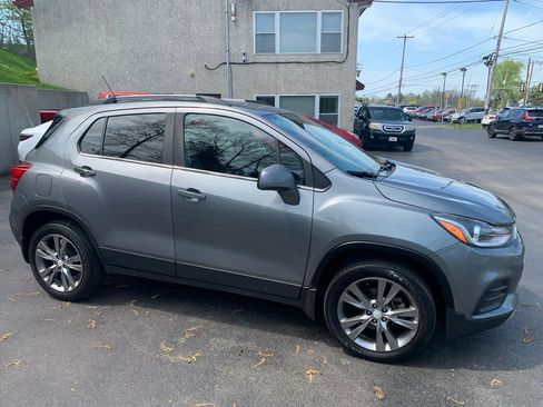 Used 2020 Chevrolet Trax LT w/ LT Convenience Package image 6