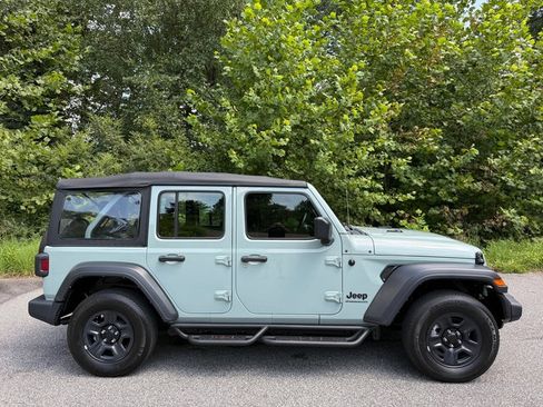Used 2023 Jeep Wrangler Unlimited Sport AWD/4WD image 5